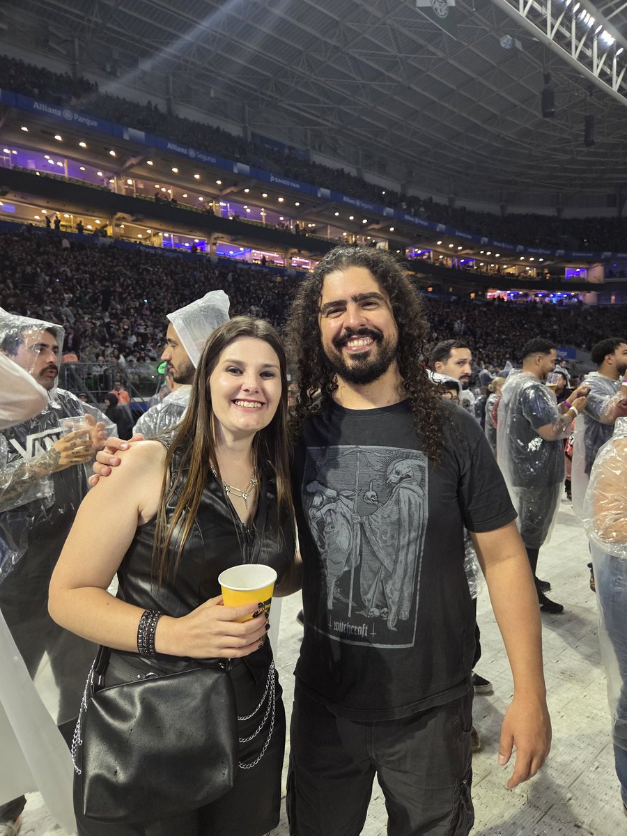 Adrieli adrieli.bsky.social (@adrieli_s) on Twitter photo Caracas, faz poucas semanas eu encontrei o Pirulla no show do System of a Down em São Paulo. 
O cara mais gente boa e humilde ainda parou pra tirar foto!
Desejo que ele se recupere logo do AVC, esse cara é NECESSÁRIO. Caracas, faz poucas semanas eu encontrei o Pirulla no show do System of a Down em São Paulo. 
O cara mais gente boa e humilde ainda parou pra tirar foto!
Desejo que ele se recupere logo do AVC, esse cara é NECESSÁRIO.