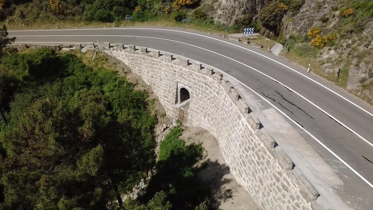 Finalizadas las obras de emergencia ejecutadas en el Puerto del Pico en la que se ha estabilizado y reparado un muro que debido a las fuertes precipitaciones de la zona presentaba graves deterioros, buen trabajo. #iccp #itop #carreteras #N502 #avila #puertodelpico #coex