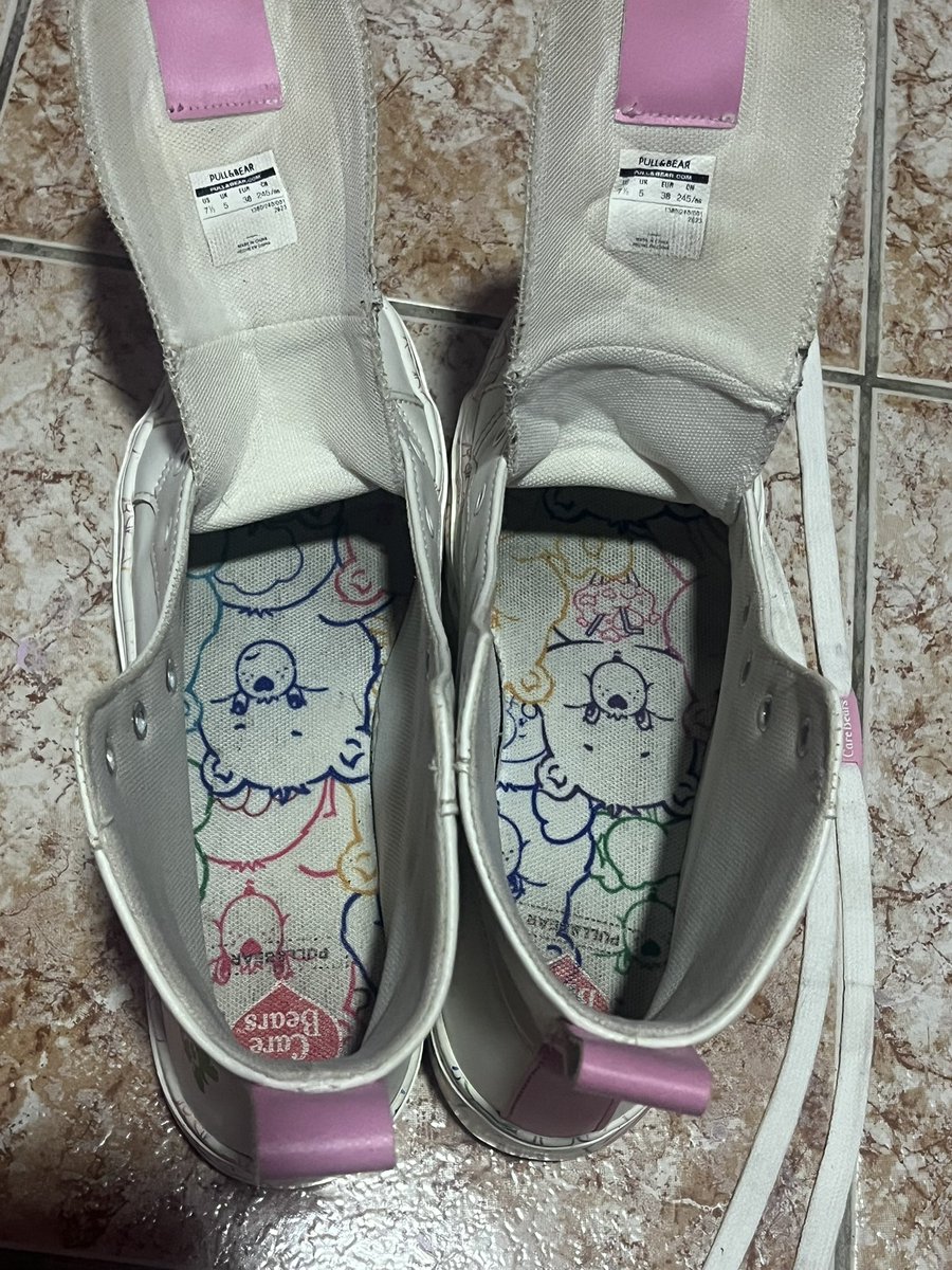Friendone8's tweet photo. รองเท้าผ้าใบแคร์แบร์pull &amp; bearไม่มีกล่อง มือ2
ราคา1,800 (ได้น้องมาราคาแรงมากๆ)

ไซส์38 ค่าส่ง60

ด้านในอาจจะมีคราบดำบ้างขอคนรับได้แต่เค้าซักให้ก่อนส่งนะคะ💕

 #ตลาดนัดCareBears #แคร์แบร์ https://t.co/cTBLGpvWuk
