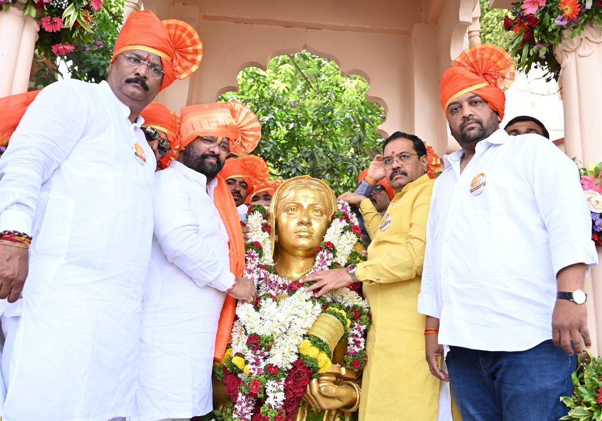 Rajesh Pande (@panderajeshbjp) on Twitter photo рд░рд╛рдЬрдорд╛рддрд╛ рдкреБрдгреНрдпрд╢реНрд▓реЛрдХ рдЕрд╣рд┐рд▓реНрдпрд╛рджреЗрд╡реА рд╣реЛрд│рдХрд░ рдпрд╛рдВрдЪреНрдпрд╛ рейрежреж рд╡реНрдпрд╛ рдЬрдпрдВрддреАрдирд┐рдорд┐рддреНрдд рдкреБрдгреНрдпрд╛рддреАрд▓ рд╕рд╛рд░рд╕рдмрд╛рдЧреЗрдЬрд╡рд│ рдЕрд╕рд▓реЗрд▓реНрдпрд╛ рддреНрдпрд╛рдВрдЪреНрдпрд╛ рд╕реНрдорд╛рд░рдХрд╛рд▓рд╛, рднрд╛рдЬрдкрд╛ рд╢рд╣рд░рд╛рдзреНрдпрдХреНрд╖ рд╢реНрд░реА. рдзреАрд░рдЬрдЬреА рдШрд╛рдЯреЗ рд╡ рд╕рд╣рдХрд╛рд▒реНрдпрд╛рдВрд╕рд╣ рдЕрднрд┐рд╡рд╛рджрди рдХреЗрд▓реЗ.
рдкреБрдгреНрдпрд╢реНрд▓реЛрдХ рдЕрд╣рд┐рд▓реНрдпрд╛рджреЗрд╡реА, рджреЗрд╢рд╛рд╕рд╛рдареА рддреНрдпрд╛рдЧ, рдиреНрдпрд╛рдп рдЖрдгрд┐ рдзрд░реНрдорд╛рднрд┐рдорд╛рдирд╛рдЪреЗ рдкреНрд░рддрд┐рдХ рдЖрд╣реЗрдд. рддреНрдпрд╛рдВрдЪреНрдпрд╛ рд╡рд┐рдЪрд╛рд░рд╛рдВрд╡рд░ рд░рд╛рдЬрдорд╛рддрд╛ рдкреБрдгреНрдпрд╢реНрд▓реЛрдХ рдЕрд╣рд┐рд▓реНрдпрд╛рджреЗрд╡реА рд╣реЛрд│рдХрд░ рдпрд╛рдВрдЪреНрдпрд╛ рейрежреж рд╡реНрдпрд╛ рдЬрдпрдВрддреАрдирд┐рдорд┐рддреНрдд рдкреБрдгреНрдпрд╛рддреАрд▓ рд╕рд╛рд░рд╕рдмрд╛рдЧреЗрдЬрд╡рд│ рдЕрд╕рд▓реЗрд▓реНрдпрд╛ рддреНрдпрд╛рдВрдЪреНрдпрд╛ рд╕реНрдорд╛рд░рдХрд╛рд▓рд╛, рднрд╛рдЬрдкрд╛ рд╢рд╣рд░рд╛рдзреНрдпрдХреНрд╖ рд╢реНрд░реА. рдзреАрд░рдЬрдЬреА рдШрд╛рдЯреЗ рд╡ рд╕рд╣рдХрд╛рд▒реНрдпрд╛рдВрд╕рд╣ рдЕрднрд┐рд╡рд╛рджрди рдХреЗрд▓реЗ.
рдкреБрдгреНрдпрд╢реНрд▓реЛрдХ рдЕрд╣рд┐рд▓реНрдпрд╛рджреЗрд╡реА, рджреЗрд╢рд╛рд╕рд╛рдареА рддреНрдпрд╛рдЧ, рдиреНрдпрд╛рдп рдЖрдгрд┐ рдзрд░реНрдорд╛рднрд┐рдорд╛рдирд╛рдЪреЗ рдкреНрд░рддрд┐рдХ рдЖрд╣реЗрдд. рддреНрдпрд╛рдВрдЪреНрдпрд╛ рд╡рд┐рдЪрд╛рд░рд╛рдВрд╡рд░