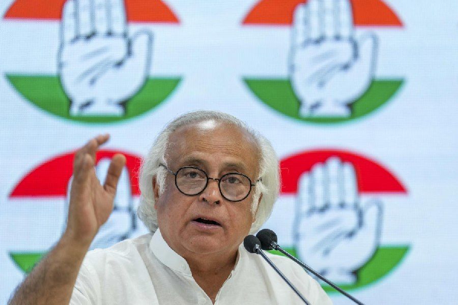 VishalVishwkrm's tweet image. Congress slams PM Modi&apos;s silence on Trump&apos;s repeated ceasefire claims.  Jairam Ramesh highlights Trump&apos;s 11th statement in 21 days about mediating India-Pakistan truce. #ModiSilence #IndiaPakistan #Trump #Congress