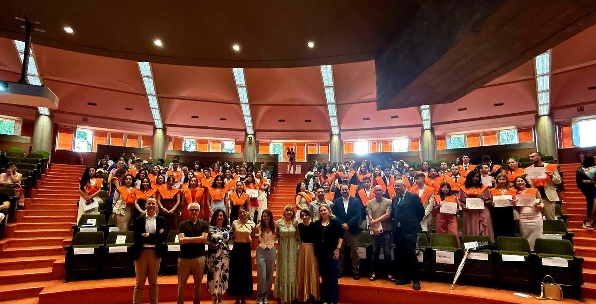 Enhorabuena a tod@s los egresad@s de nuestros 3 másteres en la promoción 2024/2025 🎓
Pudimos con la tormenta, y tuvimos un acto muy emotivo e inspirador #somosEVOUVa