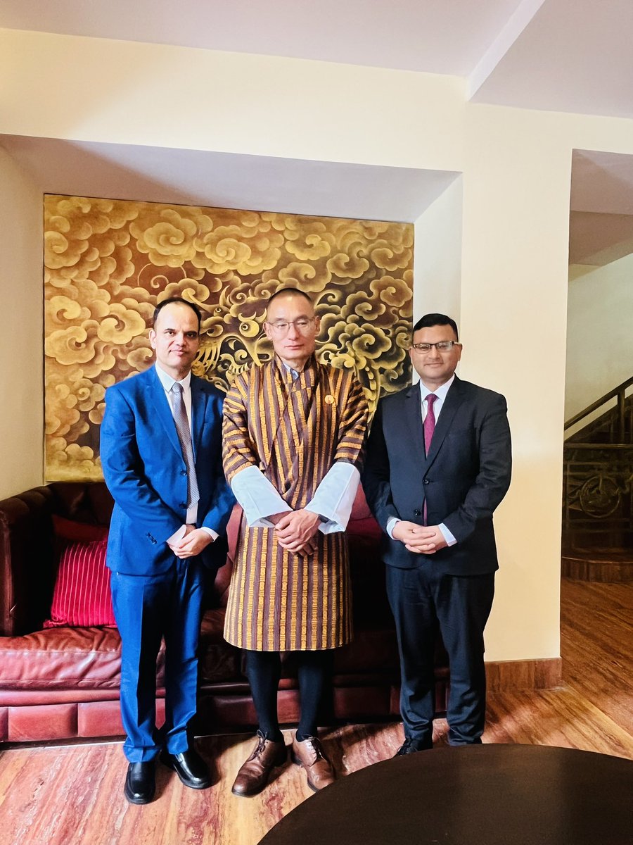 Overwhelmed and honoured by the unexpected meeting with H.E. Dasho Tshering Tobgay, Prime Minister of Bhutan. Inspired by his profound views on climate change, cultural tourism, and our shared Buddhist heritage.
Long live 🇳🇵🤝🇧🇹 friendship!