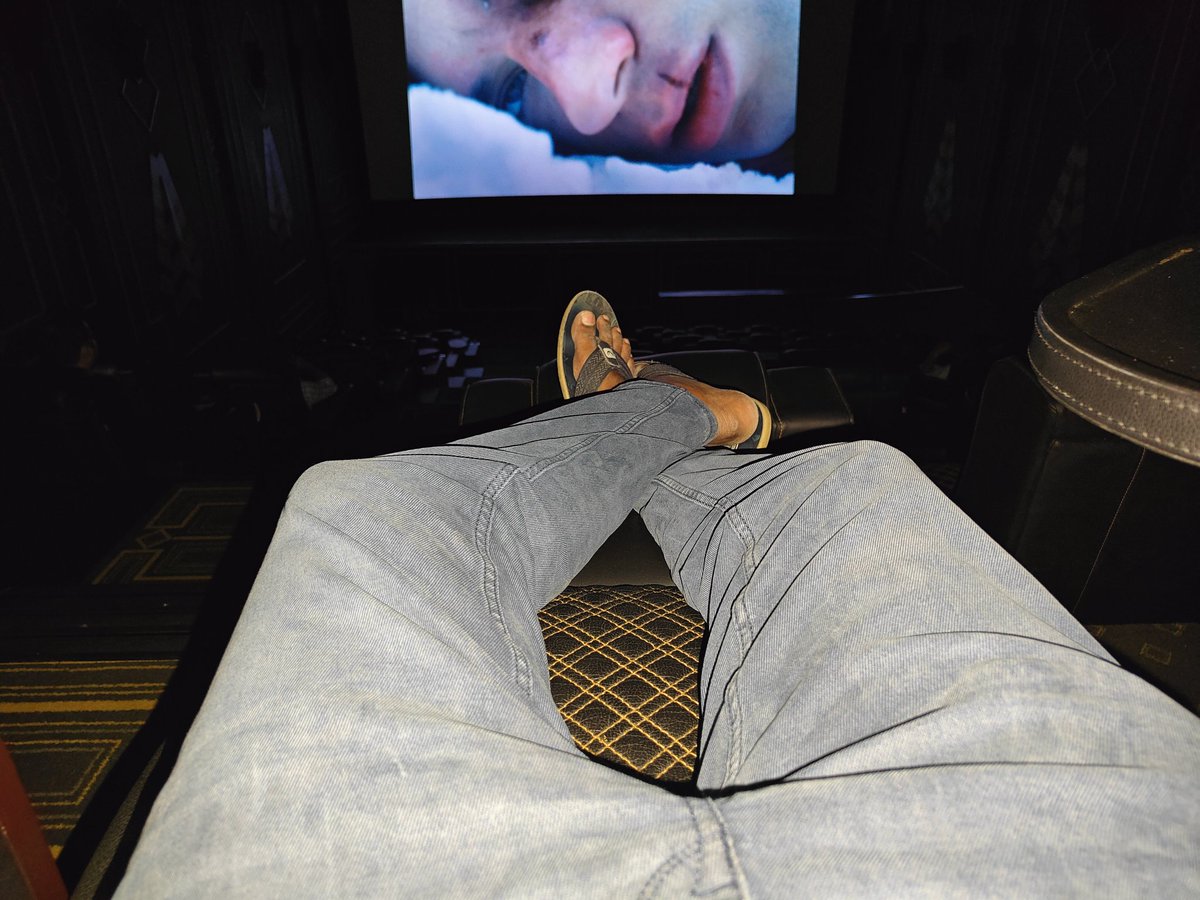 படுத்துக்கிட்டே படம் பாக்குறதும் சுகமாதான் இருக்கு🥳🥳🤸🤸

4K Screen😎😎🙌🙌👌👌👌