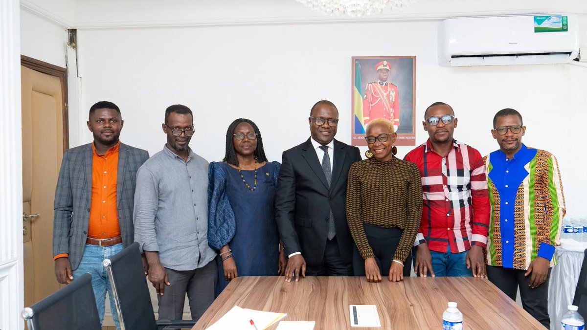 J’ai eu, ce jeudi 29 mai, une séance de travail avec les représentants syndicaux du SNEC-ENS, du SNEC-ENSET et de la FRAPES. Cet échange constructif a permis d’aborder les préoccupations du corps enseignant. 
#enseignementsuperieur