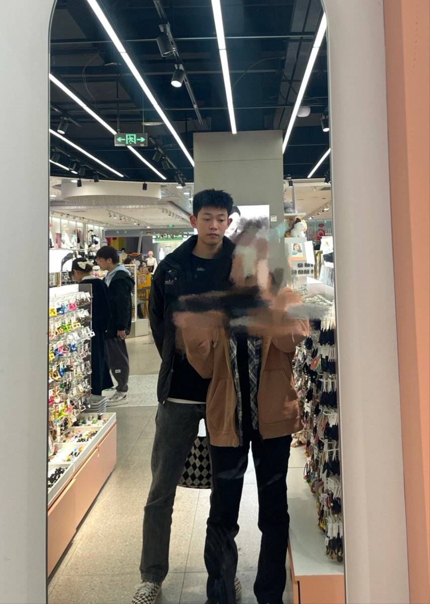 PeterChen985's tweet photo. 翻到以前颜值巅峰的照片 前女友吃的有点好 https://t.co/qD8htbYs9Q