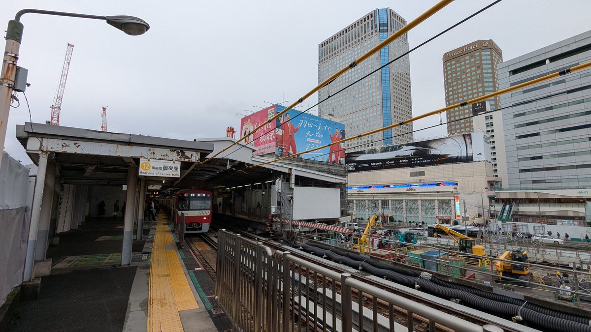 「駅構内にストリートビュー入ってこないので、セルフで撮っておく必要がある(品川駅)」|しーさいどのイラスト