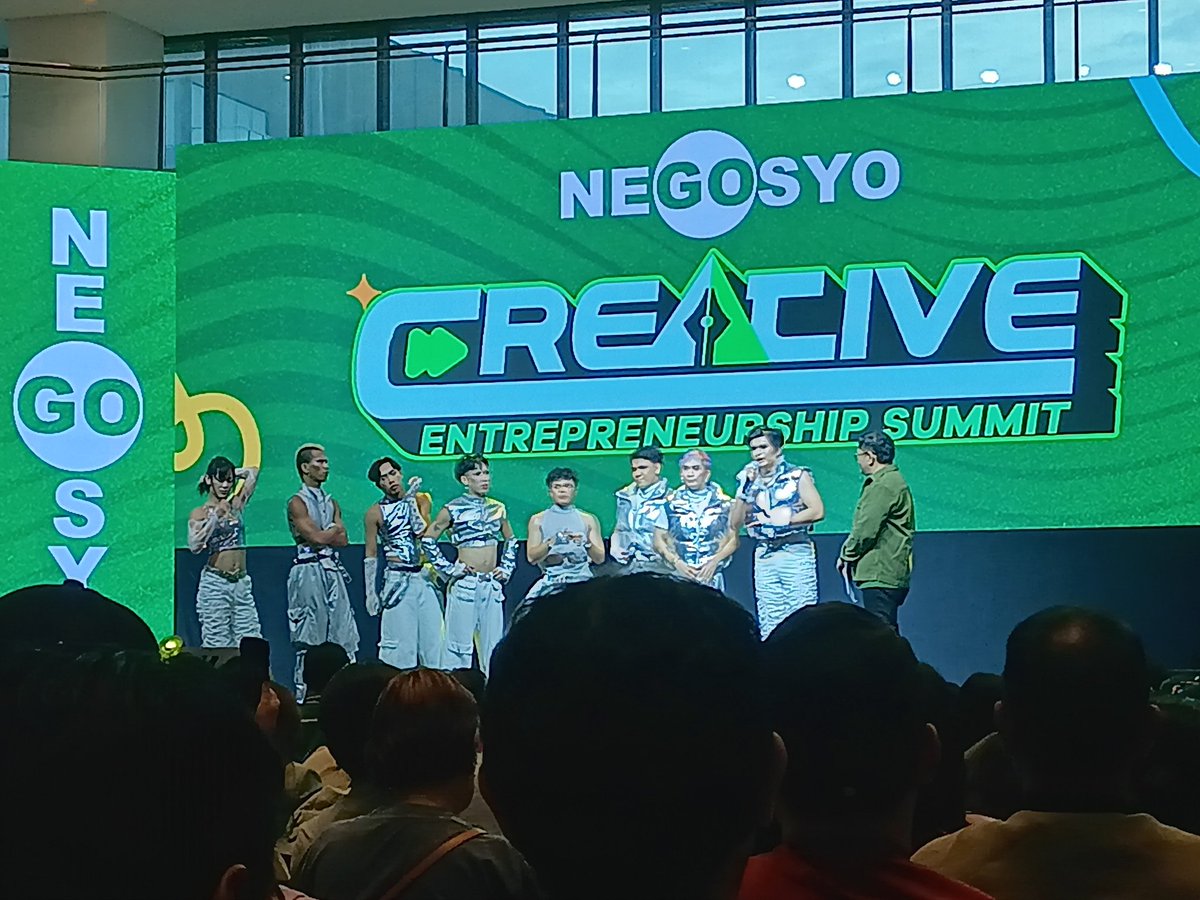 cloudybazookas's tweet image. And yes, even dancing is art. Cheers to Femme MNL for showing their talent onstage. ;p #CreativeSummit #GoNegosyo