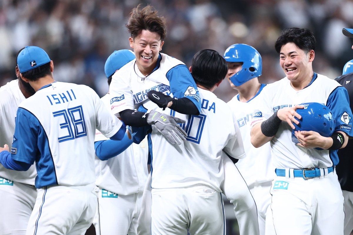 2点を追う9回、試合をひっくり返しました🔥 #矢澤宏太 選手が同点適時