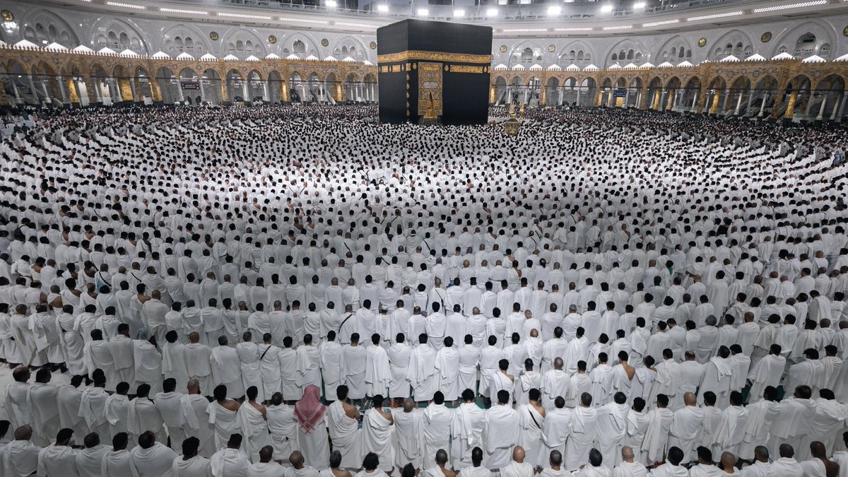 Please Allah accept my prayers to visit thy Holy Kaaba with my mother and family. 

لبیک اللہم لبیک

#Hajj2025 
#حج_1446هـ