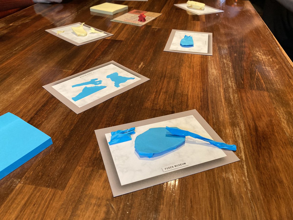 yan3's tweet photo. フセンミュージアムは付箋1枚だけでお題を造形して親に当ててもらうクラフトゲーム。
90秒と言う短時間で作品を作らなきゃいけ無いので、なかなかのアートが生まれて面白かったw https://t.co/Nhr31kDIvn