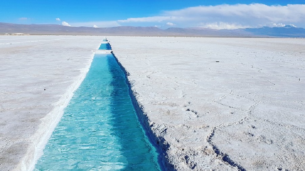 Gente de Andalucía (@genteandalucia) on Twitter photo Las salinas de Cabo de Gata-Níjar se abren por primera vez al público🧂🧂 <a href="/gruposalinas/">Grupo Salinas</a>
Se da a conocer el proceso manual de la extracción de la sal 🤯
🗣️<a href="/PepeDaRosa1/">Pepe Da-Rosa</a> <a href="/AnaCarvajalMore/">Ana Carvajal Moreno</a> en <a href="/CanalSurRadio/">Canal Sur Radio</a> 📻
👉 canalsur.es/multimedia.htm…👈 Las salinas de Cabo de Gata-Níjar se abren por primera vez al público🧂🧂 <a href="/gruposalinas/">Grupo Salinas</a>
Se da a conocer el proceso manual de la extracción de la sal 🤯
🗣️<a href="/PepeDaRosa1/">Pepe Da-Rosa</a> <a href="/AnaCarvajalMore/">Ana Carvajal Moreno</a> en <a href="/CanalSurRadio/">Canal Sur Radio</a> 📻
👉 canalsur.es/multimedia.htm…👈