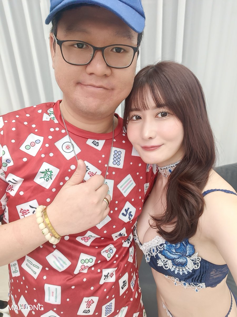 25/05/18 ForAver攝影會第三場-藤森里穗
看我不太會自拍幫我拿，藤森小姐人真好😊

@chee828 
@fujimoriho123 https://t.co/s9wNKPAplx