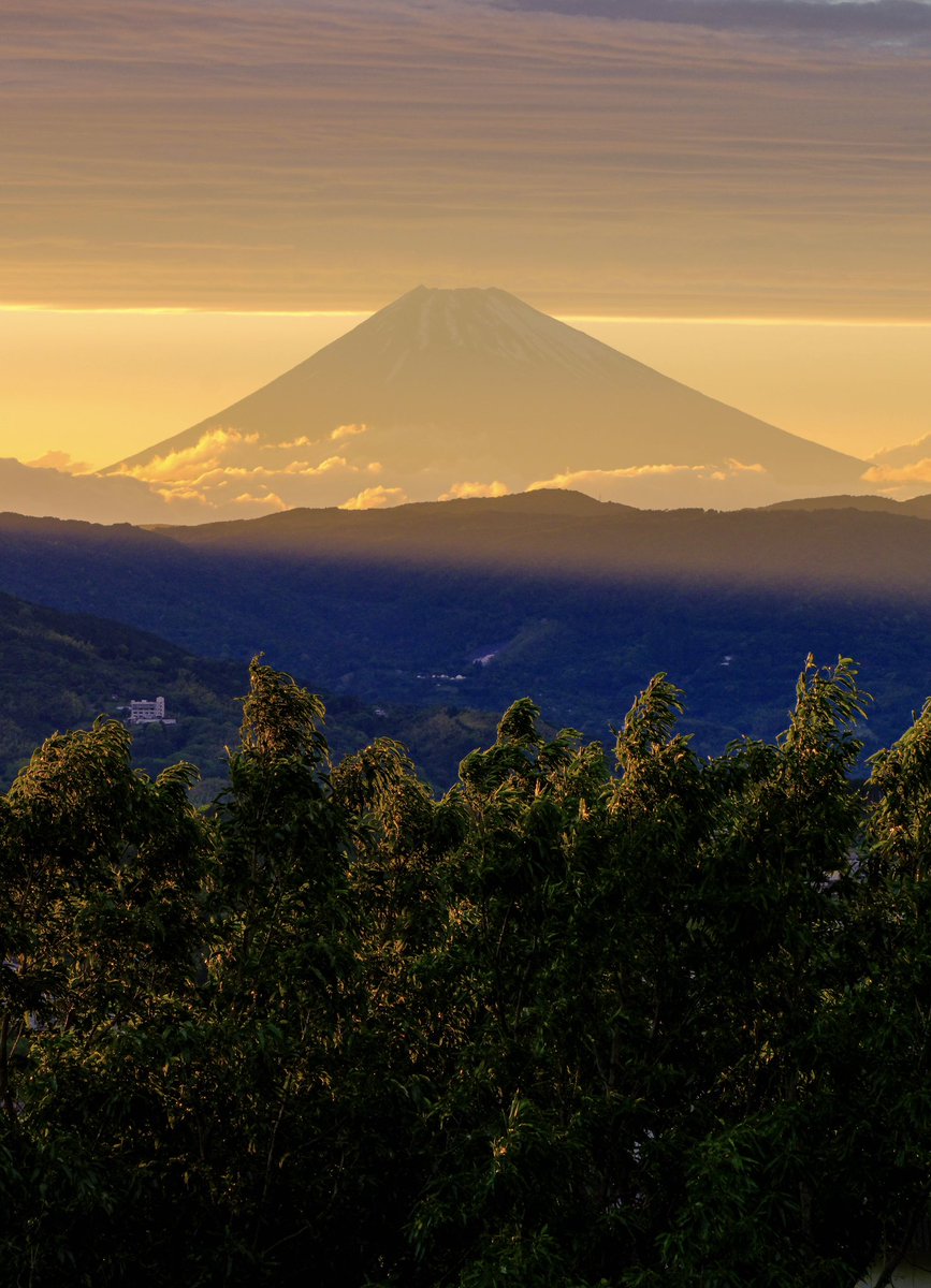fuji3776m's tweet image. 伊豆から先日の夕景です。黄金に輝く富士山が綺麗でした😊
マルミ PRIME PLASMA SPUTTERINGTM C-P.Lフィルター使用
マグネットスリムフィルターアダプター使用
#GFX100S
#マルミフィルター
#marumi_filter