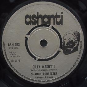 REGGAEに色々12枚追加しました。
caribrecords.com
チェックだけでもよろしくお願い致します。