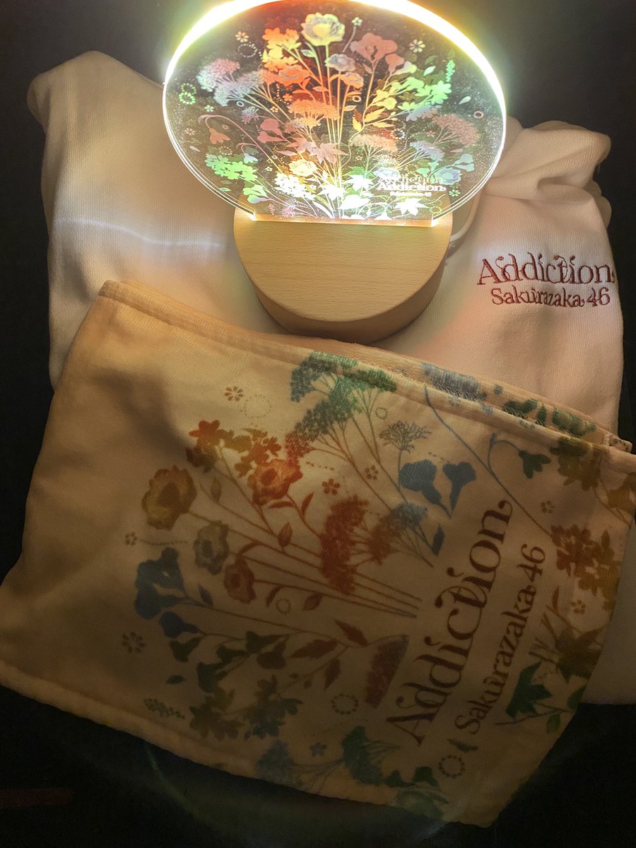 この天候だからこそ手に取れたパーカー

あたたかな光照らすライト

これからの支えになる素敵な時間

ありがとうございました🌸

#櫻坂46_Addiction 
#中嶋優月 
#櫻坂46