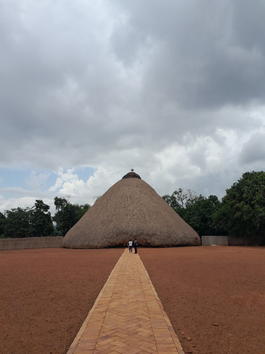 SandraAnati's tweet photo. 📍Kasubi tombs also locally known as Muzibu Azaalampanga the house of the previous Buganda King's like Dudi Chua, Mutesa 1, kabaka Mwanga, Mutesa 2 is a heritage site and very sacred to the Buganda people.
#IAMMYCULTURE
#ExploreUganda
#ExploreBuganda https://t.co/il03PzPQXd
