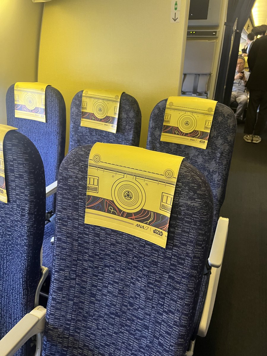 いわゆる漬物的な機材で羽田に帰ります
ドア横のサイン？あれ何ですか？

＃いなり修行僧酔ってます　＃たくあん