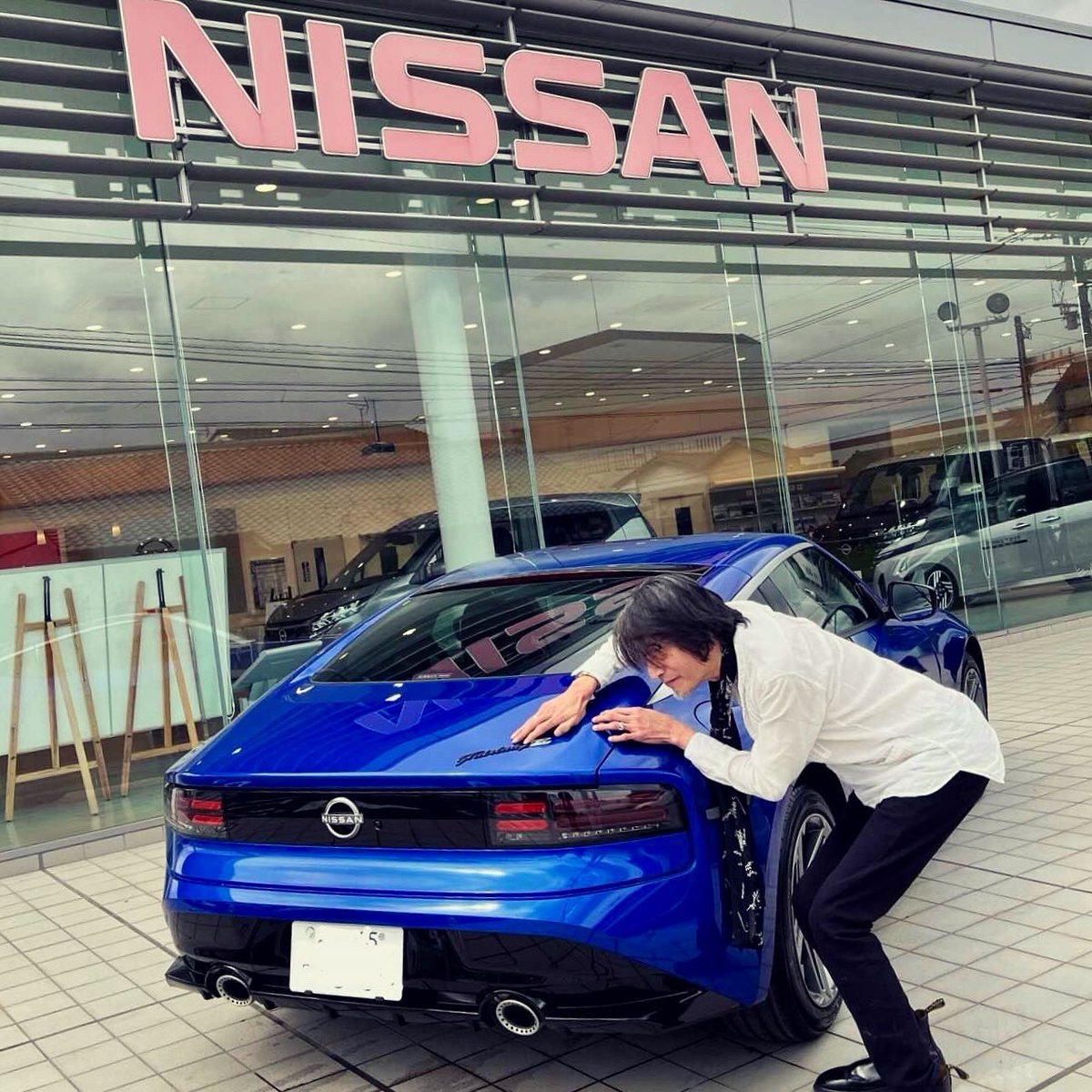 MorlyRamone's tweet photo. ようやく待ちに待ったフェアレディーZが納車♪
なんかこのRZ34-ZとR35-GTRだけにあたえられたオプションカラーのワンガンブルーとのマリアージュはマジ美しカッコよかろうもん♪♪
そしてやっぱこのブリケツと斜めエンブレムがたまらんし♪ｗ
#rz34
#フェアレディZ
#radio7_fuk
#rude_gallery_tokyo https://t.co/gPrdXz8IxU