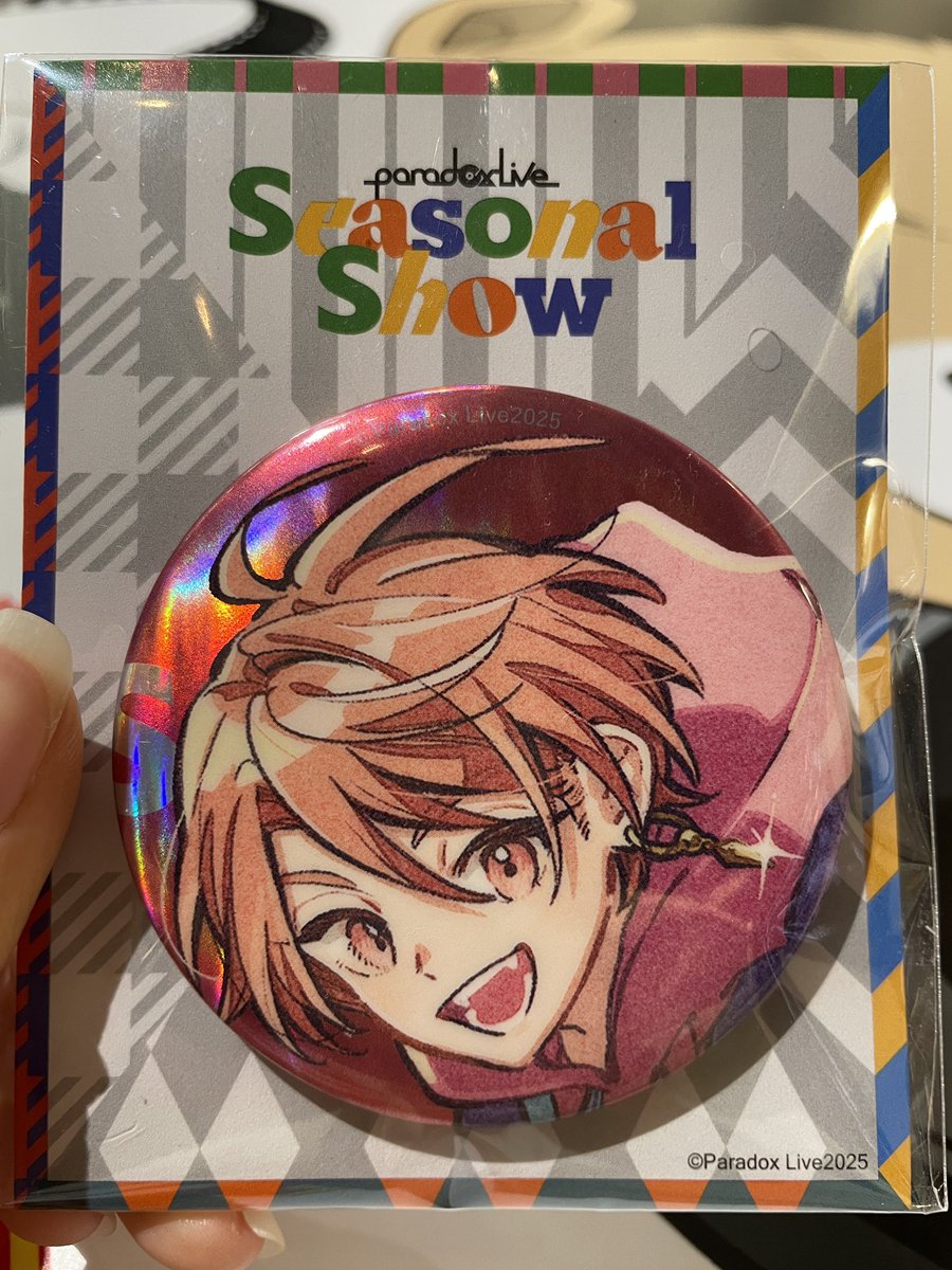 アニメイトに寄ったらあったからゲットしてきた！オンラインで買ってなかったから嬉しい♡
最後の1個で缶バッジしか残ってなかったからラッキー！