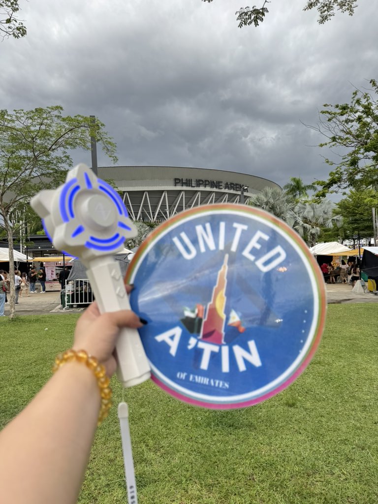 Sa hinaba haba man ng nilipad at tinakbo, sa wakas, andito naaa!

HISTORY BEGINS WITH ESBI
<a href="/SB19Official/">SB19 Official</a> #SB19
#SaWWorldTourPH