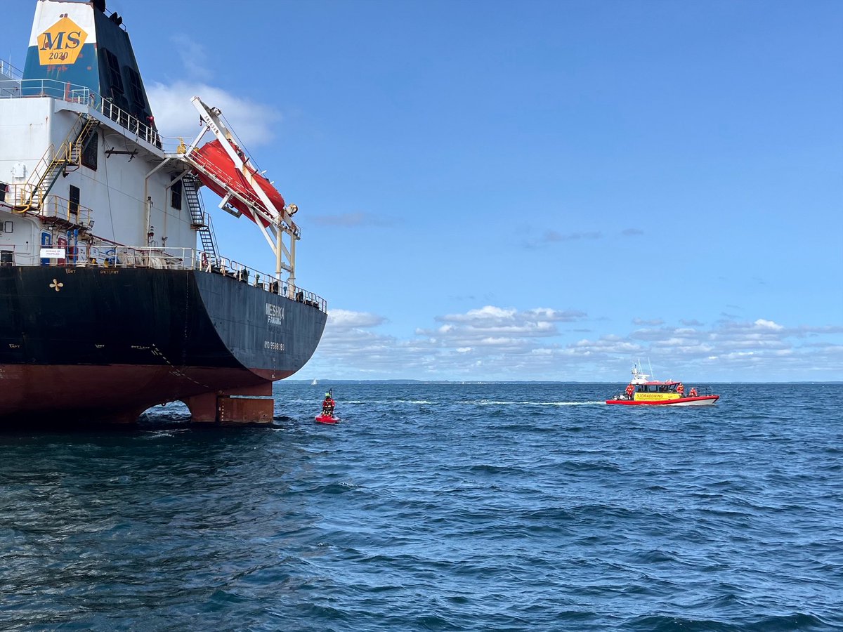 Gear bulk carrier hard aground in Öresund, Sweden this morning. So far no spill, lets hope it prevails. 
<a href="/sjoraddning/">SSRS</a>  on scene with 3 units awaiting <a href="/Kustbevakningen/">Kustbevakningen</a>