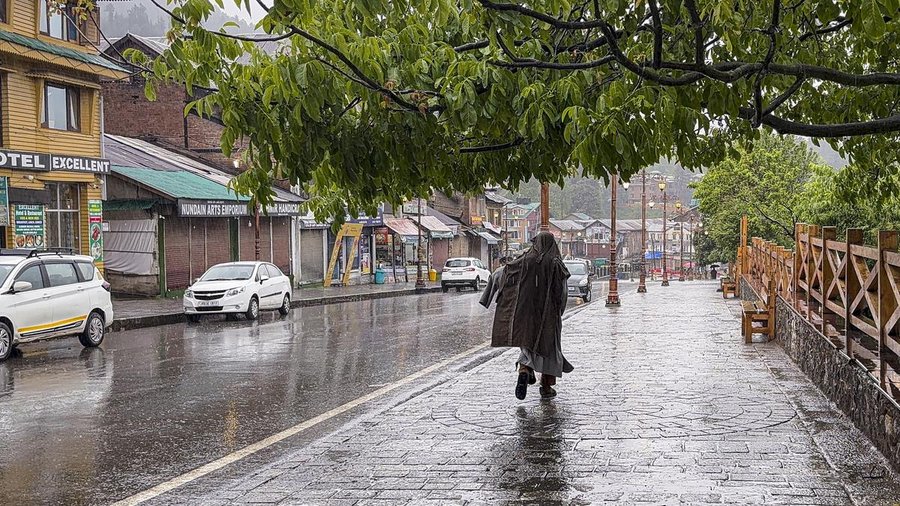 Fresh Snowfall In Higher Reaches Of #Kashmir, Rain Lashes Plains