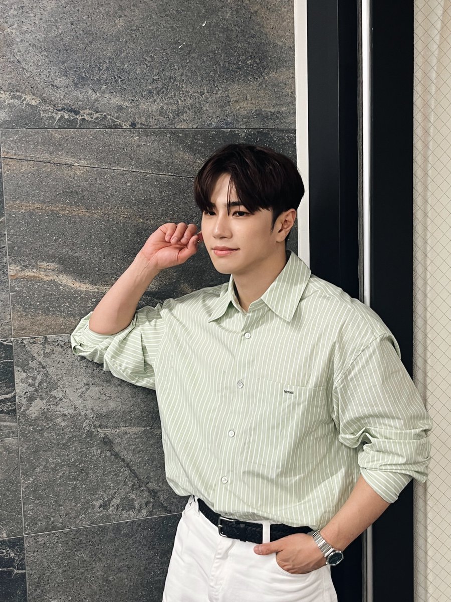 VannerOfficial's tweet photo. [#태환]

5월도 고생했어 💎VVS💎 🤍

#VANNER #배너 #TAEHWAN https://t.co/mZzQds8HEN