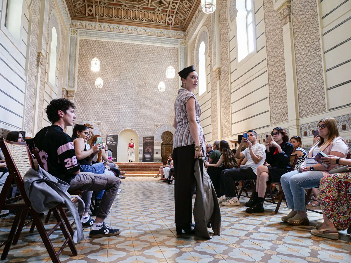 ⭐ II Semana de la Moda Sostenible en #Granada #UGR

💧 Esta edición ha reflexionado sobre la sostenibilidad vinculada al agua, su conexión con la industria textil, hábitos de consumo y dimensiones ambientales de la moda

📸 El desfile es uno de los grandes momentos de la semana