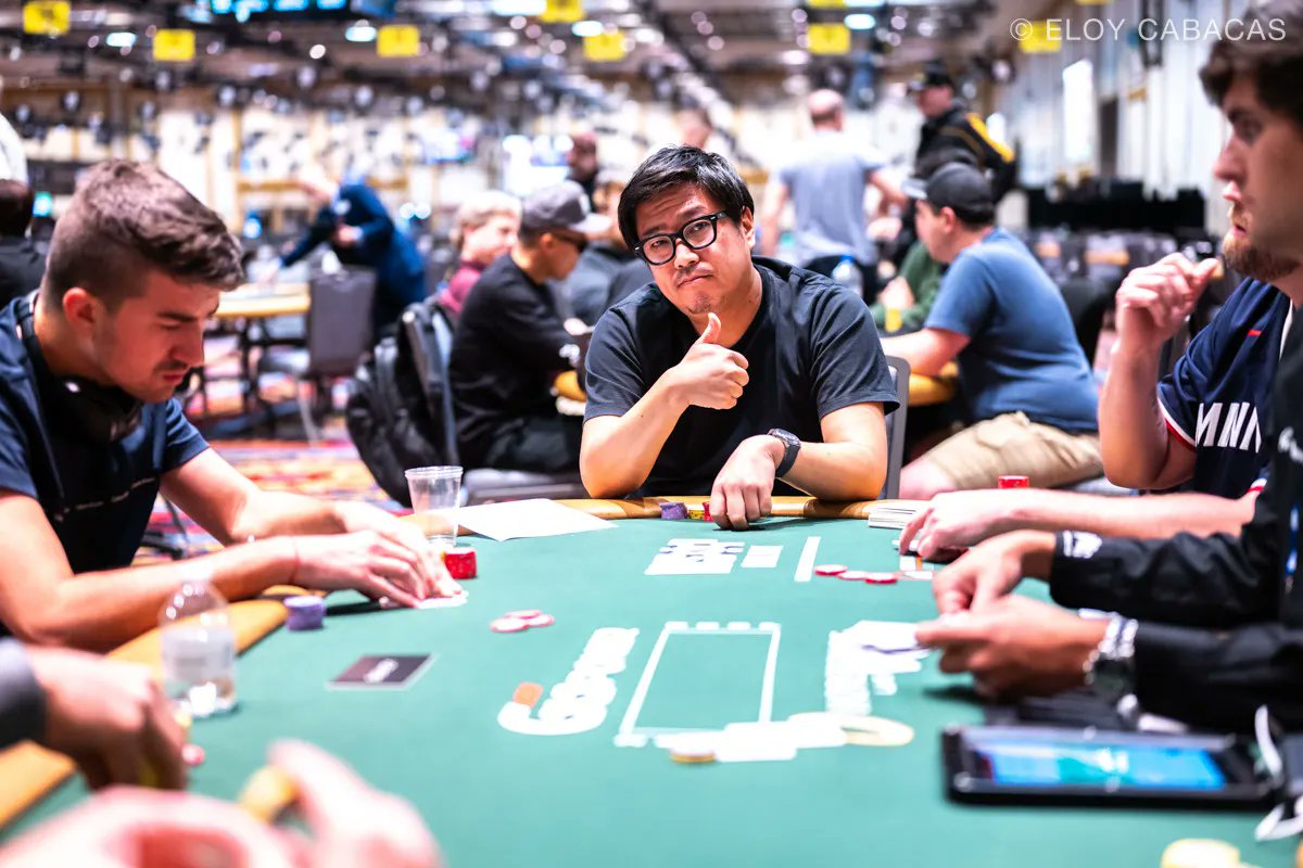 poker_ing's tweet photo. 【WSOP】#8　$1,500　Dealers Choice
Day2進出
Naoya Kiahraさん
Daisuke Ogitaさん
Koji Fujimotoさん
Takuro Matsumotoさん

エントリー597　残り124人
90位からITM
優勝　$150,246

Photo: Eloy Cabacas https://t.co/XjRg3LTCGT