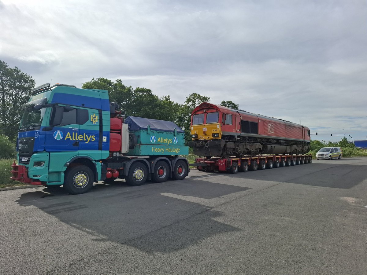 Yesterday saw us moving another leviathan from the #M1 through to #Sandiacre
#opsbikes
#notjusttickets
To the drivers who decided to try and push between the escort driver and the load.
Please be more patient.