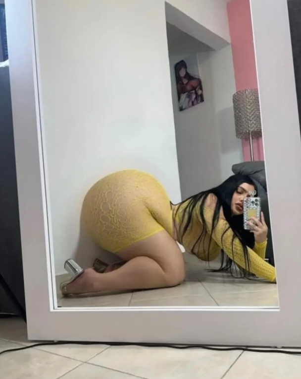 TheDommeMommy_'s tweet photo. 🖤if you have a dirty mommy fetish you have to interact🖤
whose wallet is mommy breaking today😈
Listen to the pleasure pumps between your legs, let your mind turn to mush and approach mommy😵💫
I know you BETAs are trapped in mommy's hot SCAMASS addiction😈😵💫
#ffindom #finsub https://t.co/kc0UiRMvP7