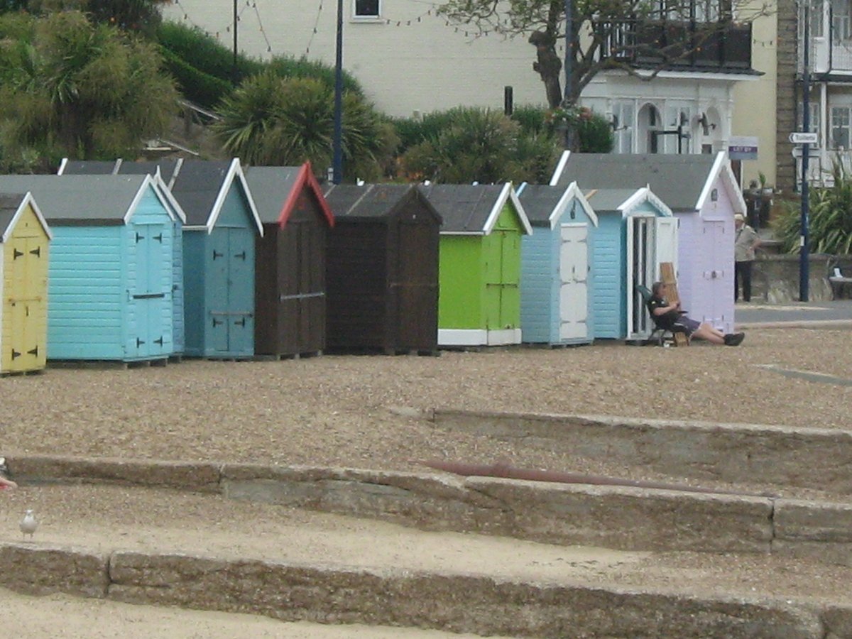 jonnyald's tweet photo. down at Felixstowe beach #shingle #crunching #sounds #sun #beachhuts #strawbs #lifesgreat #suffolk #coast https://t.co/SQ6u5u2tJU