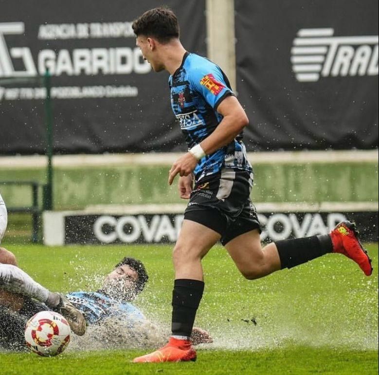 📡Otro futbolista que está en el radar de varios filiales es SAMU GARRIDO. 

Medio centro zurdo de solo 19 años que ha terminado contrato en Atco Espeleño. 

Cantera <a href="/CordobaCF_ofi/">Córdoba CF</a>