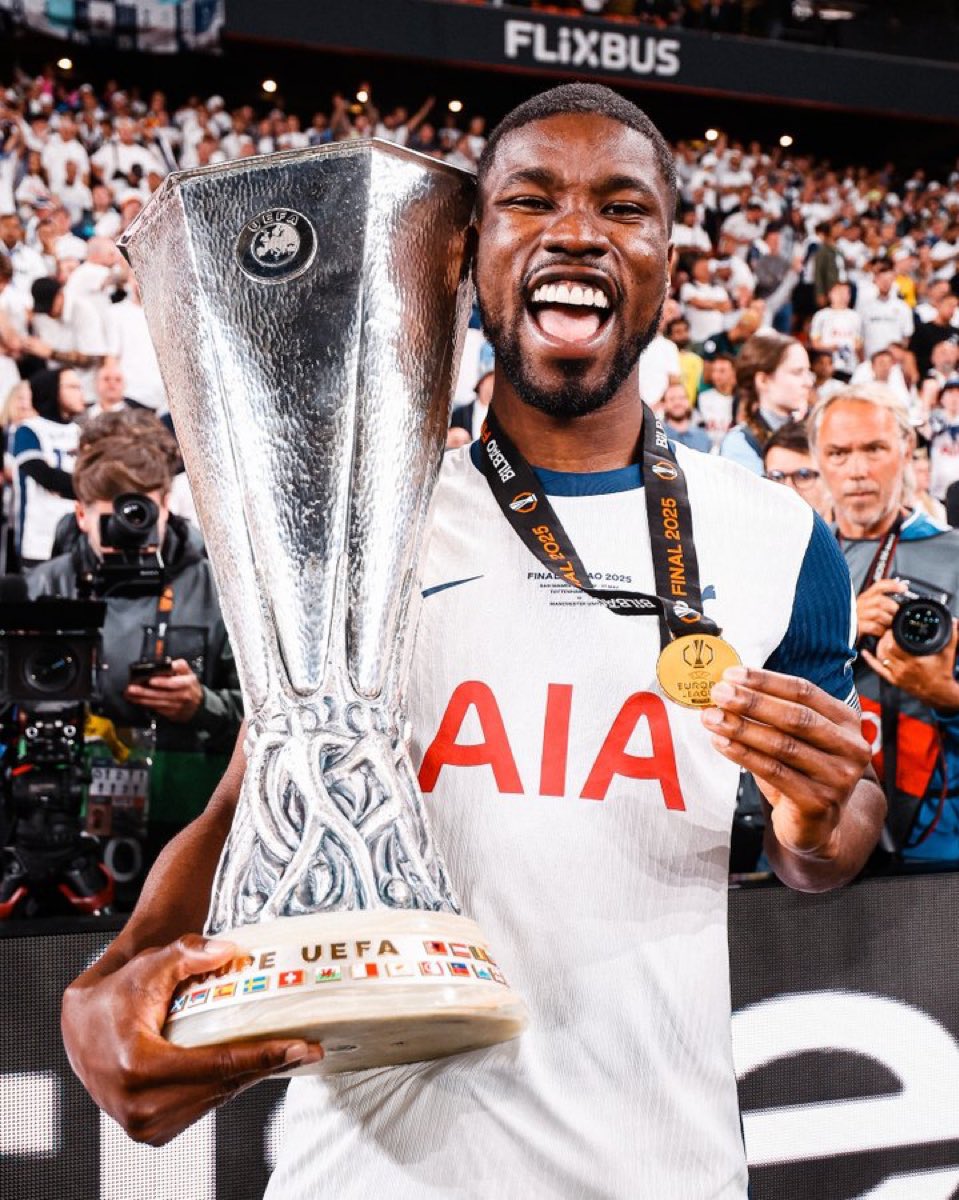 🚨⚪️ Spurs confirm Kevin Danso has been signed permanently from Lens after the obligation to buy in his loan deal was triggered.

€25m total package.