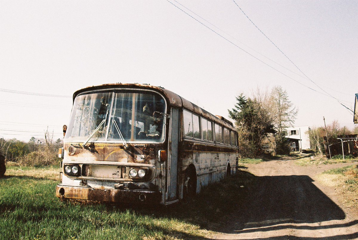 3104_mit's tweet image. 目

残された前照灯、ガラス
積み重ねた時間と錆ついたそのカタチが脳裏に焼き付く

#filmphotography #film #lomo #lomochrome #color92 #minolta #a7 #チャンプカメラ #愛しき廃車