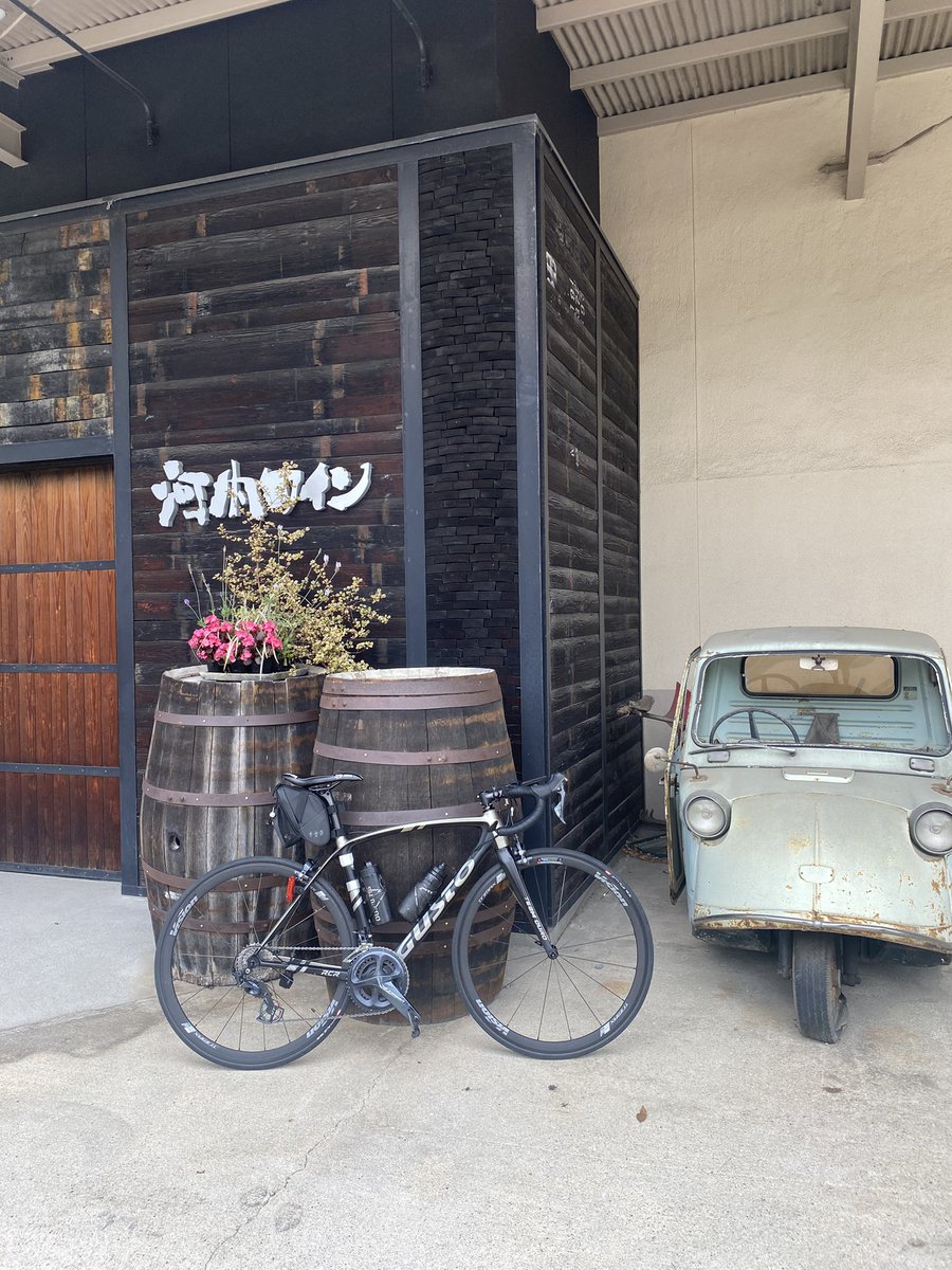 tako385355486's tweet photo. #IRC
#JETTYPLUS
今日はタイヤとチューブを交換して十三峠登って見ました。
タイムはいつもより30秒位(誤差?)良かったです☺️転がり抵抗も良い感じでしたが、スピード出てると少しふらつきやすい様な感じがしました。ただ価格を考えるとなかなか良いタイヤだと思います☺️お疲れ様でした🍺 https://t.co/ad1fgLU4t5