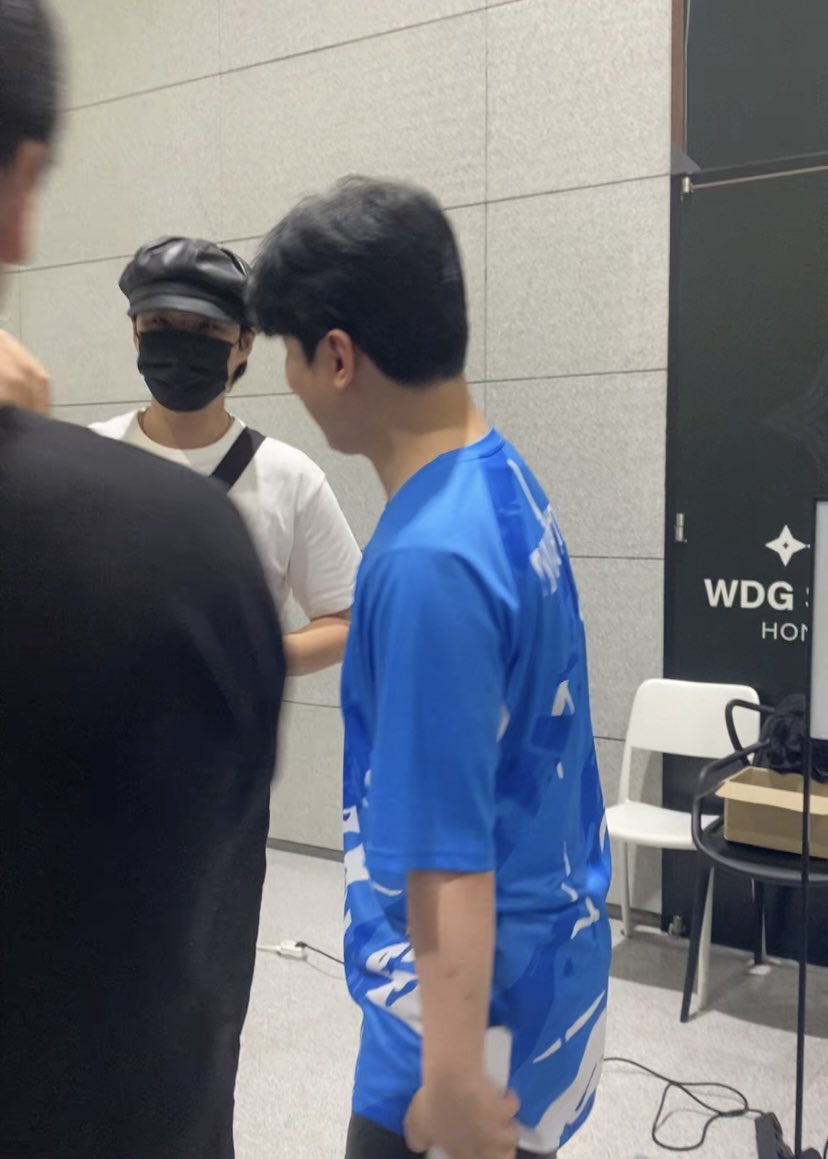 씨바 ㄹㅈㅎ 씨바 강영영...... 옵찌에 미르틴 여자인 나
내 본진과 부본의 프껨이 만남...
나 그럼 프겜러 강영영 먹어도 되나 ㅎ