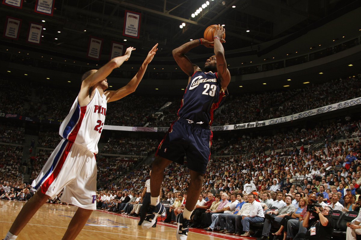 31 Mayıs 2007'de Cleveland Cavaliers forması giyen LeBron James, Detroit Pistons karşısında.

Bu maçın önemini hatırlayan var mı? 👀