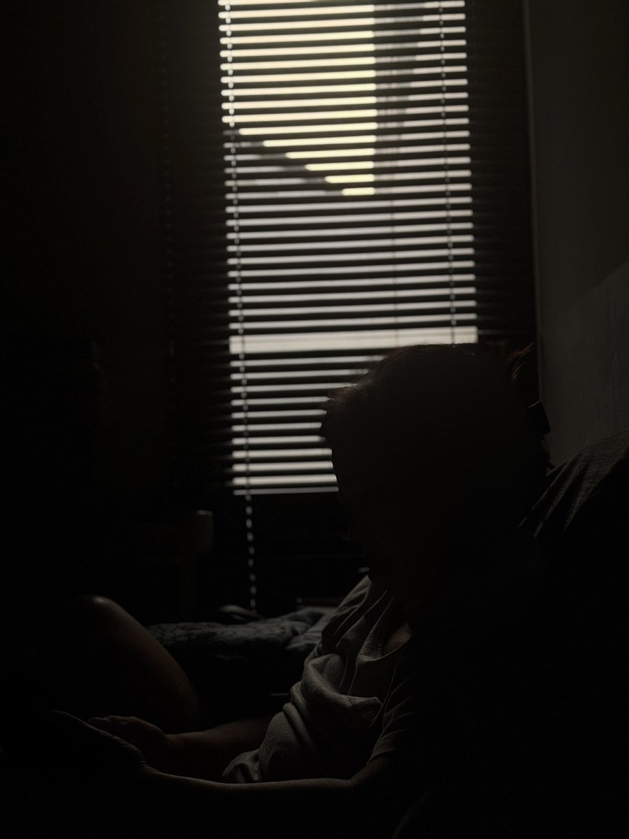 JMarcheila's tweet photo. A silhouette portrait of mom. I love her so much 🤍 https://t.co/9g4PHtOzNE