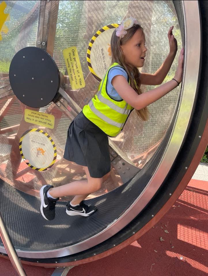 Year 3 had a great time exploring The Think Tank museum on Tuesday. They enjoyed all areas of the muesum but in particualar the Science Garden! They also enjoyed an informative workshop all about light which was the perfect way to end their half term's learning about Light!