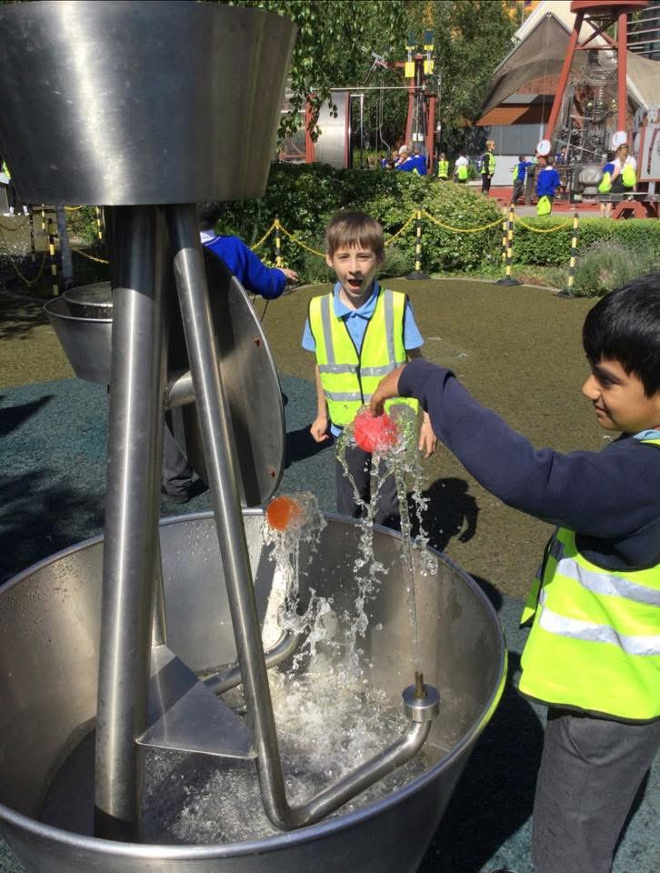 PWPrimary's tweet image. Year 3 had a great time exploring The Think Tank museum on Tuesday. They enjoyed all areas of the muesum but in particualar the Science Garden! They also enjoyed an informative workshop all about light which was the perfect way to end their half term's learning about Light!