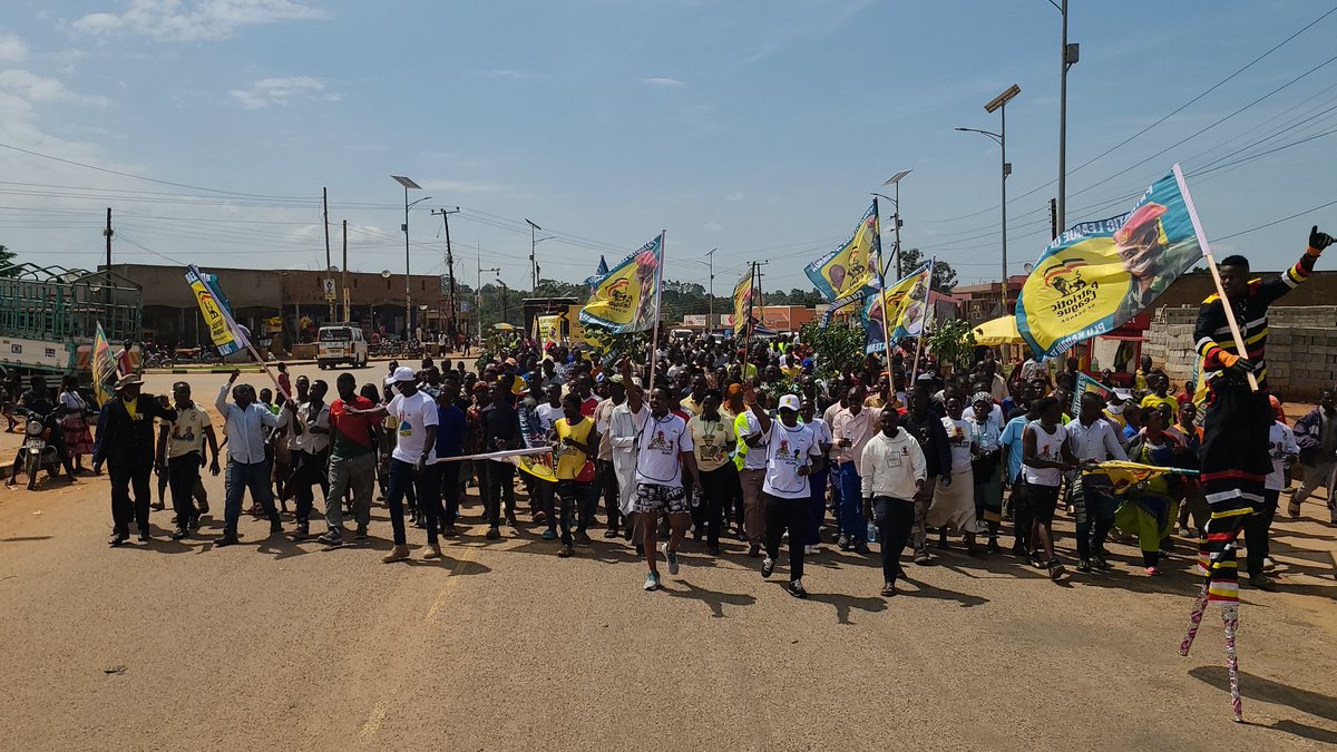 JULIUS (@uncle_julio_ug) on Twitter photo A massive crowd turned up for Gen. <a href="/mkainerugaba/">Muhoozi Kainerugaba</a>’s birthday run in Kagadi, organized by Hon.<a href="/jabyarugaba/">James Byarugaba</a> and the <a href="/PatriotsClubUg/">Patriots Club</a>. The event is focused on raising awareness about environmental protection and empowering citizens to choose leaders who can drive real change. A massive crowd turned up for Gen. <a href="/mkainerugaba/">Muhoozi Kainerugaba</a>’s birthday run in Kagadi, organized by Hon.<a href="/jabyarugaba/">James Byarugaba</a> and the <a href="/PatriotsClubUg/">Patriots Club</a>. The event is focused on raising awareness about environmental protection and empowering citizens to choose leaders who can drive real change.