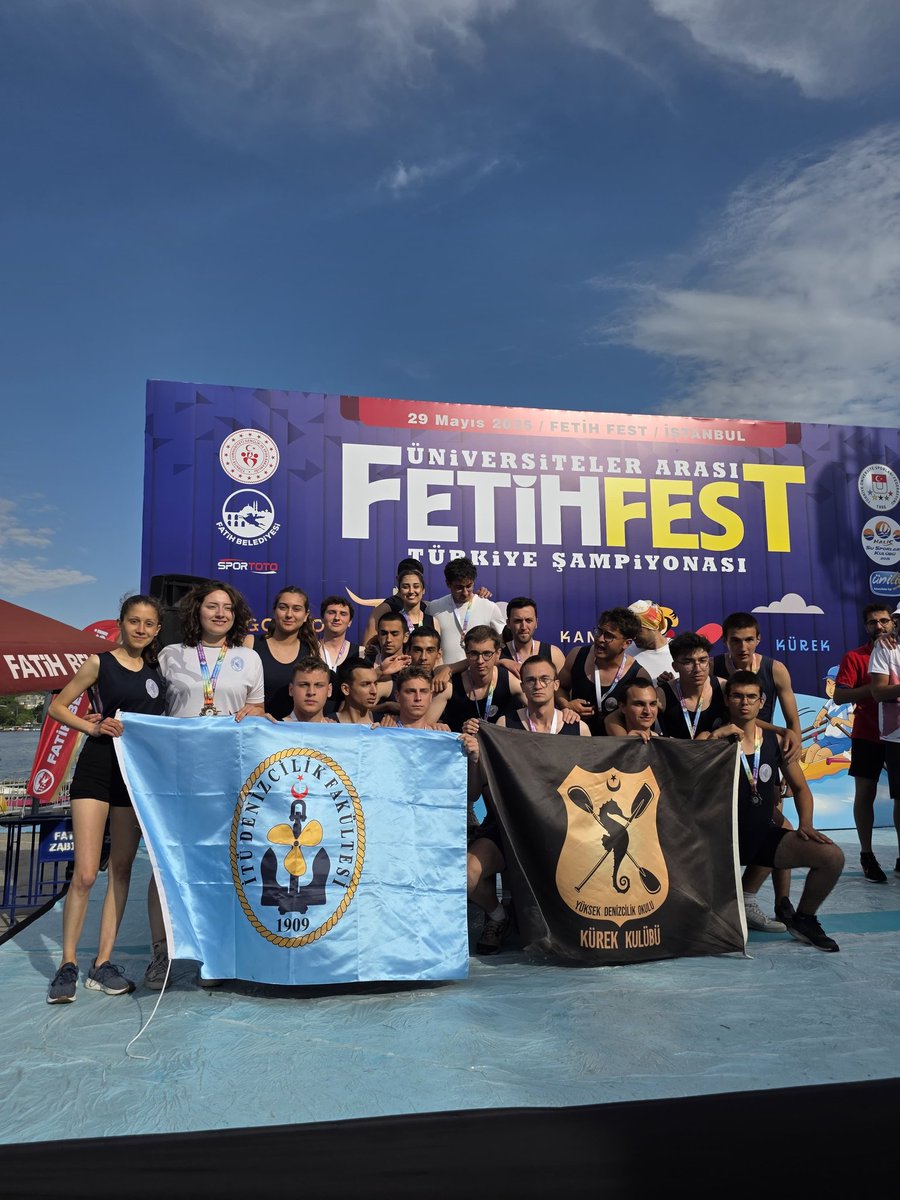 Kupa ve madalyaları ile bize gurur yaşatan fakültemiz kürek kulübü öğrencilerimizi tebrik ederim. #İTÜ #Denizcilik <a href="/itu1773/">İTÜ - İstanbul Teknik Üniversitesi</a>