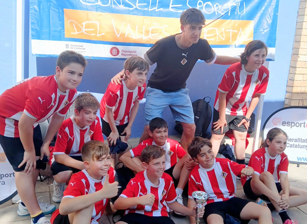 Club Handbol Vic (@handbolvic) on Twitter photo ‼️Avui el nostre #chvic_alevímixt ha participat al torneig de cloenda de temporada del <a href="/CEVORI/">CE Vallès Oriental</a> a Canovelles
Allà els hi han fet entrega de la copa que els acredita com a campions de Lliga 2024-2025. Enhorabona nois i noies 😍💪👏👏👏
#orgullósdeserdelVic #VicActivat ‼️Avui el nostre #chvic_alevímixt ha participat al torneig de cloenda de temporada del <a href="/CEVORI/">CE Vallès Oriental</a> a Canovelles
Allà els hi han fet entrega de la copa que els acredita com a campions de Lliga 2024-2025. Enhorabona nois i noies 😍💪👏👏👏
#orgullósdeserdelVic #VicActivat