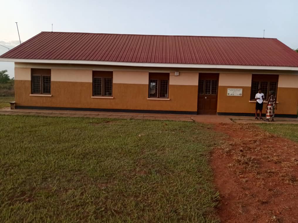 From War-torn to Tech-born 🥹🙌🏾

This is an impactful story of the Apala One Stop  Youth Center (equipped with computers, a fully furnished library w/ over 5000 knowledge products ) based in Alebtong, in Northern Uganda- established in 2023 by COMESA in partnership with Save the