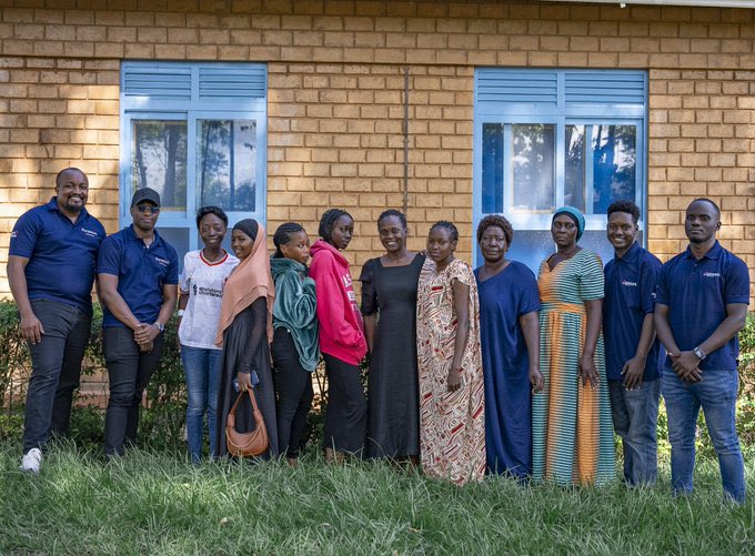 steven_B256's tweet photo. @RaremarkFdn @busbyallan Huge thanks to the incredible doctors at Bethlehem Hospital for the incredible work they are doing for the community and warriors. We look forward to changing even more lives together. 💙 #HopeForWarriors https://t.co/ypoSxhce9k