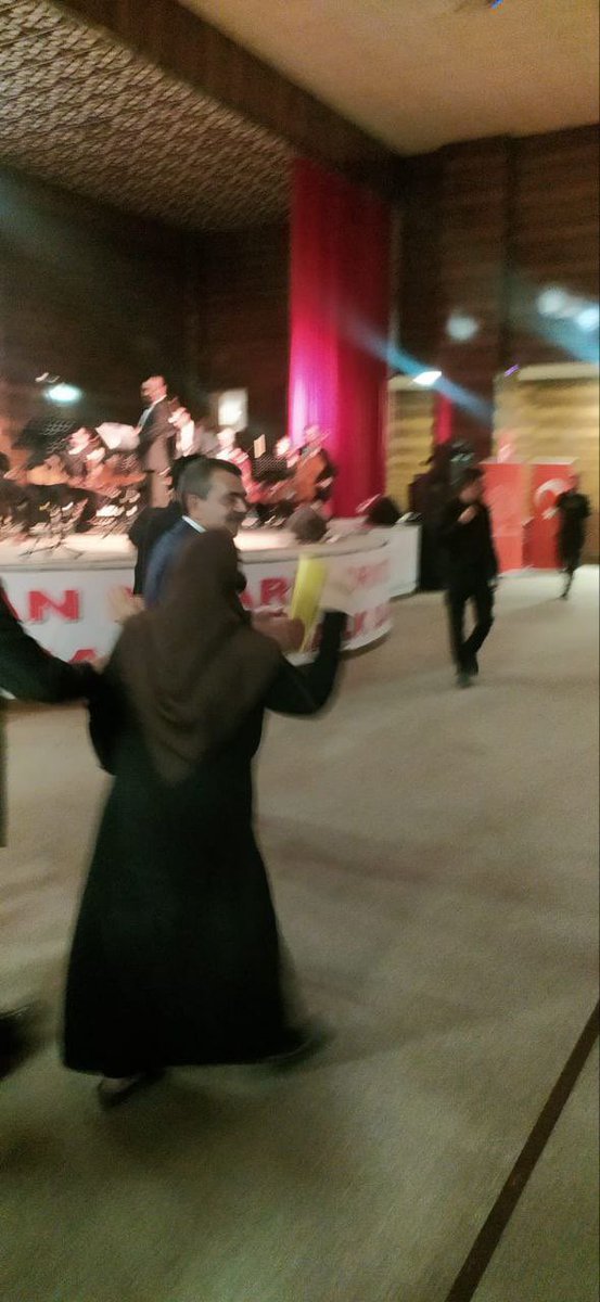 Yemeyip yedirdiler, içmeyip içirdiler. Ceplerinde kalan son parayı bize göndererek okutup öğretmen yaptılar. Kpss sürecinde belki bizim kadar yıprandılar. Şükür bitti derken şimdi bizimle ek atama kovalıyorlar. Ana babaların hakkını nasıl ödeyeceksiniz?  #CB2024KPSSUlusta