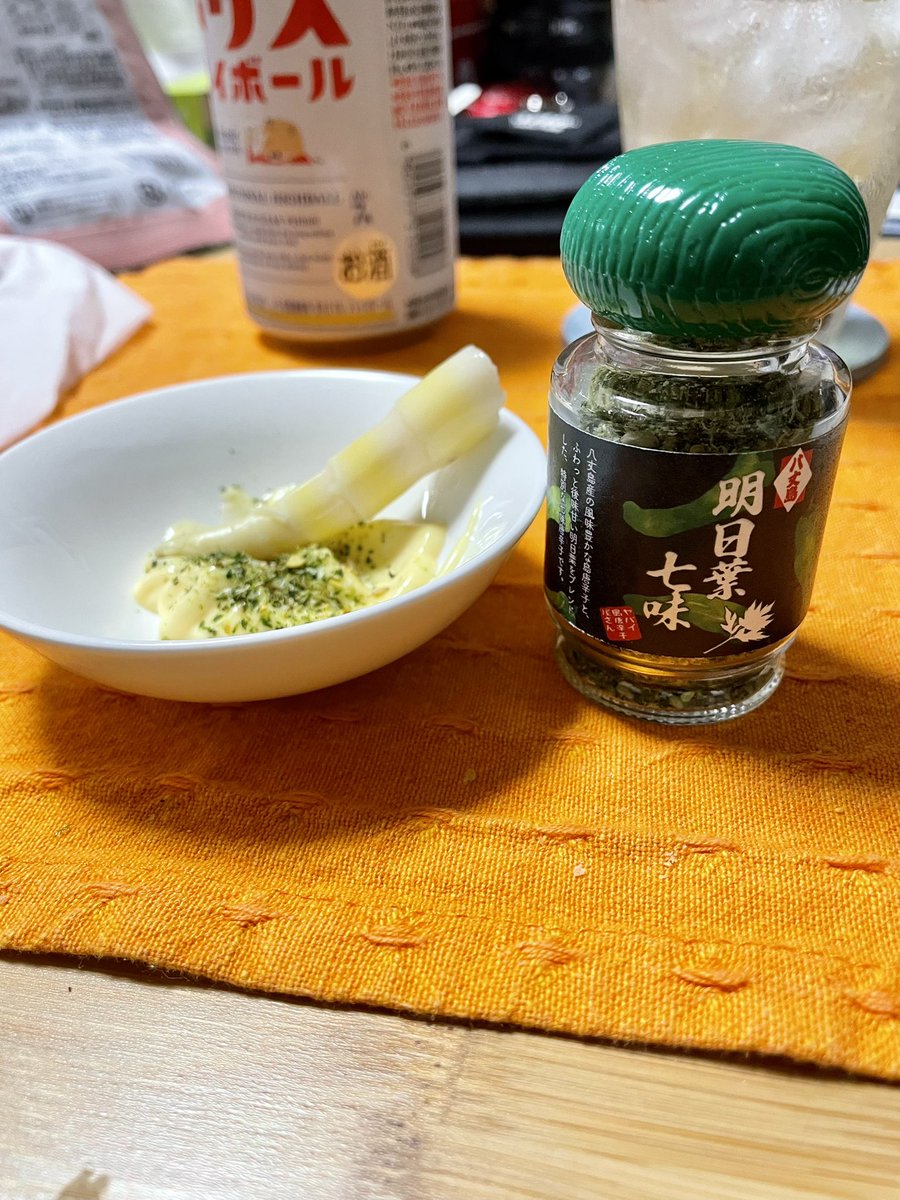 本日の晩酌。
タオウナとマヨ➕アシタバ七味。
止まらない😆
#八丈島　#タコウナ　#マヨ七味
#アシタバ七味　#ハイボール