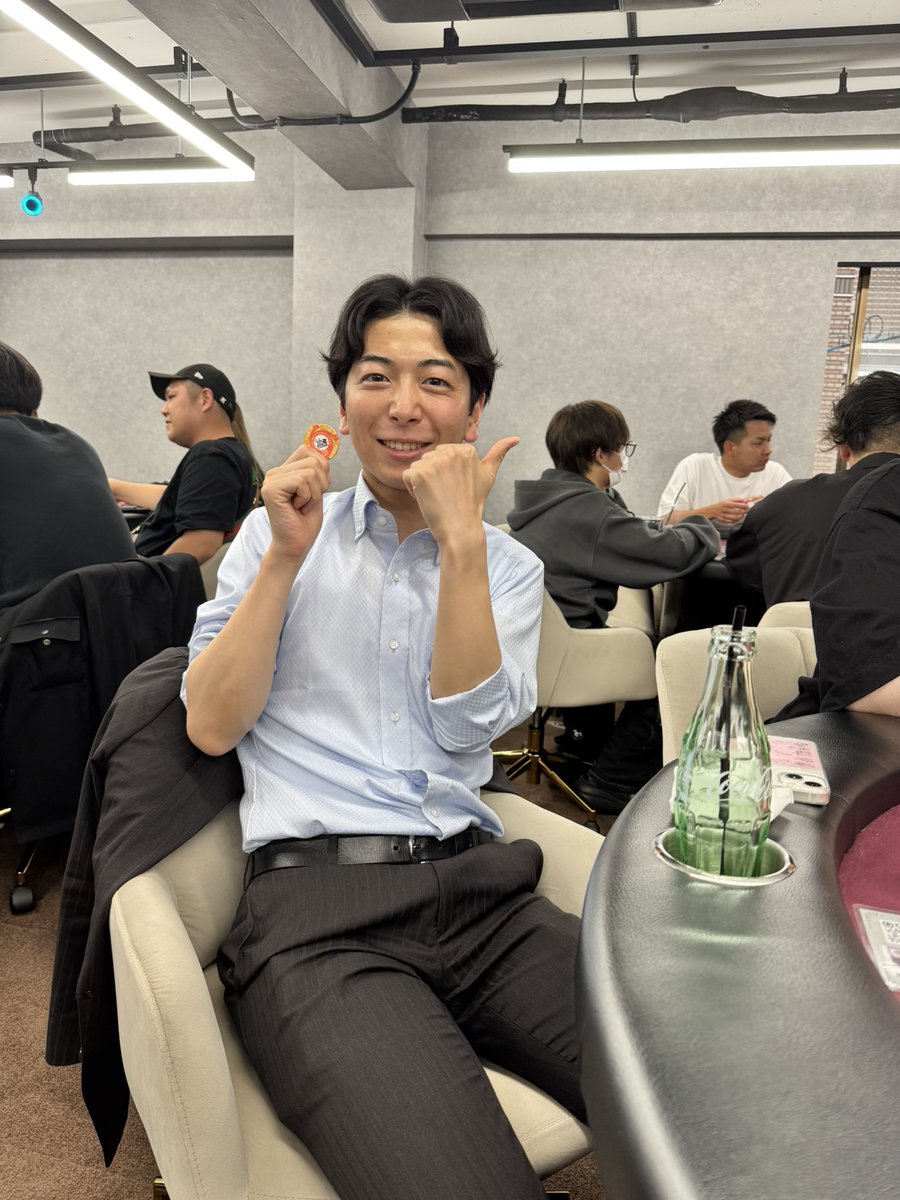 umi_CLT's tweet photo. 福岡に遊びに来たら隣に知ってる人がいました https://t.co/2DqePM4y5X